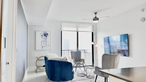 Downtown Miami Apartment | 3 BR Masterpiece! Resort style Luxury! Prime Locale!