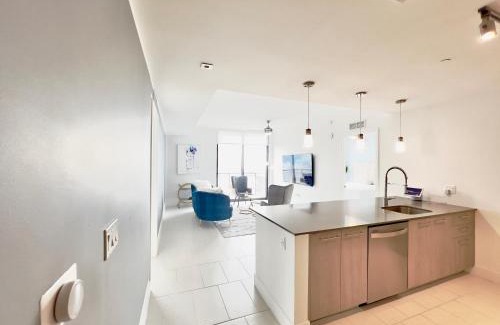 Downtown Miami Apartment | 3 BR Masterpiece! Resort style Luxury! Prime Locale!