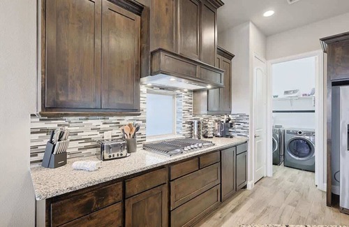 Irving House | 3 BR Modern Stay minutes away from DFW Airport