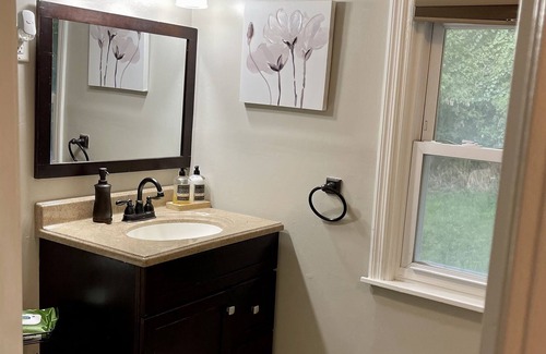 Eastside House | 3 BR near LeMoyne, SU, Hospitals