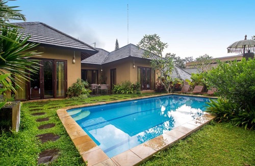 Melayang Villa | 3 BR Pool Villa Surrounding by Rice field view #309
