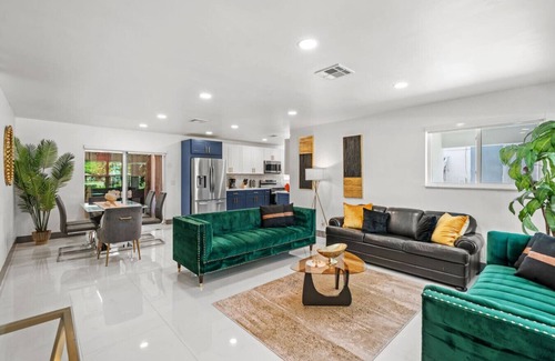 Pompano Beach House | 3‑BR Retreat w Pool near the Beach - Car charger