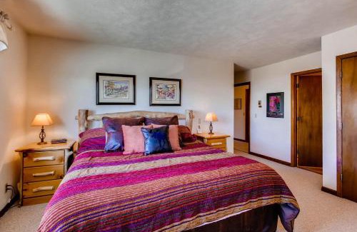 Crested Butte Apartment | 3 Br Unit With Fireplace & Mountain Views Condo