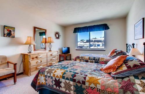 Crested Butte Apartment | 3 Br Unit With Fireplace & Mountain Views Condo