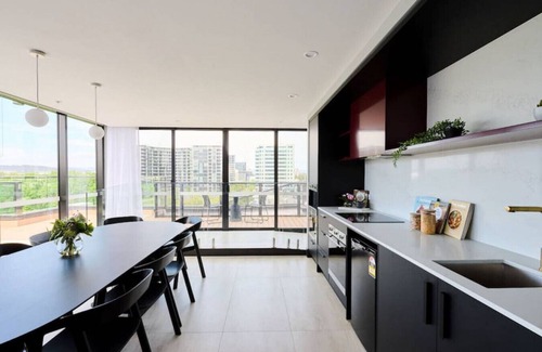 Reid Apartment | 3 BRs topfloor view@Heart of Canberra free parking
