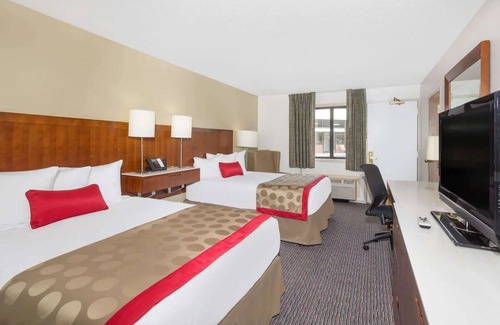 Cedar City Hotel | 3 Comfortable & Clean Units Near Bryce Canyon Country! Free Breakfast, Pool!