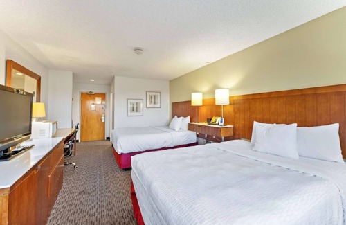 Cedar City Hotel | 3 Comfortable & Clean Units Near Bryce Canyon Country! Free Breakfast, Pool!