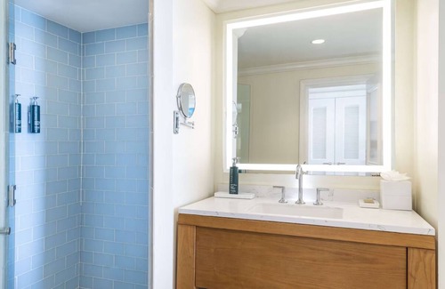 Garrison Historic Area Hotel | 3 Elegant Ocean View Suites Perfect for the Whole Family in Beachfront Resort