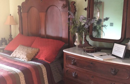 Milford Bed & Breakfast | 3 guestrooms with attached and shared bath