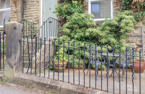 Pateley Bridge Cottage | 3 HAMILTON TERRACE, pet friendly, with a garden in Pateley Bridge
