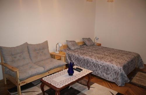 Jozsef Attila-lakotelep Apartment | 3 hippos apartman