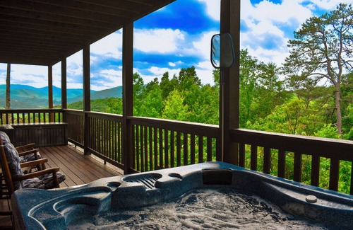 Black Bear Falls Cabin | 3 K Suites, Best Views, 2.5 m fr downtown! Sept 6-12 now open! 225 NT!+20% OFF!