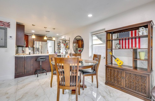 Royal Poinciana House | 3 Mi to Beach: Hollywood Treehouse w/Deck & Yard!