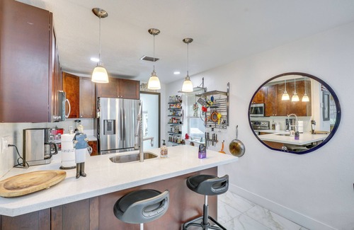 Royal Poinciana House | 3 Mi to Beach: Hollywood Treehouse w/Deck & Yard!