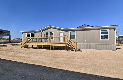 Port O Connor House | 3 Mi to Beach Home with Deck in Port OConnor!