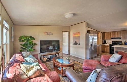 Port O Connor House | 3 Mi to Beach Home with Deck in Port OConnor!