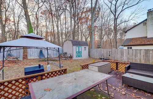Dover House | 3 Mi to Dover Motor Speedway: Pet-Friendly Retreat
