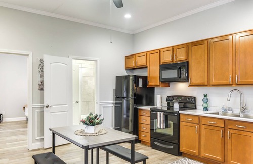 Latonia House | 3 Mi to Dtwn: Covington Getaway w/Backyard
