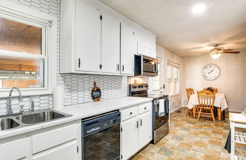 Sanford House | 3 Mi to Dtwn: Family-Friendly Sanford Home