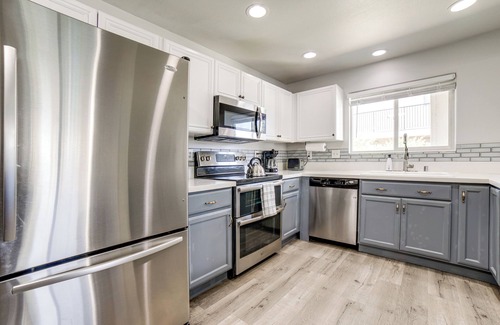 Reno Condo | 3 Mi to Dtwn: Gated Condo w/Patio in Reno!