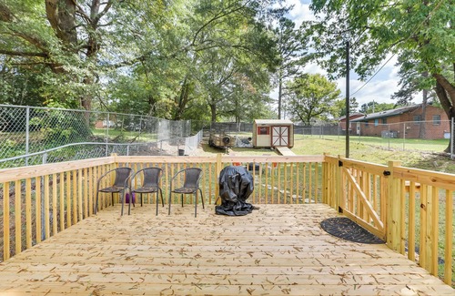 Greensboro Cottage | 3 Mi to Dtwn Greensboro! Cozy Cottage w/Deck