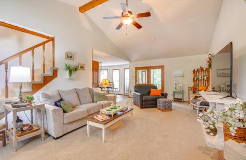 Jefferson City House | 3 Mi to Dtwn Jefferson City Family Home with Deck