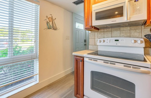 East Naples Condo | 3 Mi to Dtwn: Naples Condo w/Access to 9 Pools!