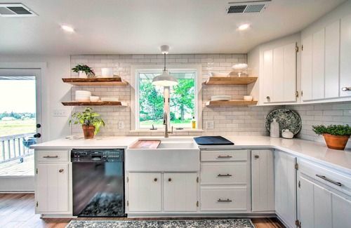 Refton House | 3 Mi to Dutch Wonderland: Serene Home w/Deck