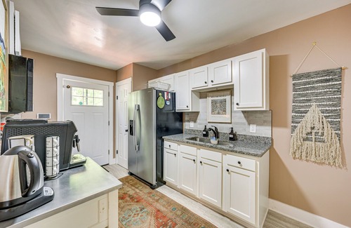 Wilkinsburg House | 3 Mi to Frick Park: Artsy, Urban Retreat w/Deck