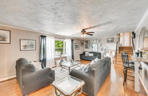 Spry House | 3 Mi to Lake Redman Home with Furnished Pergola!
