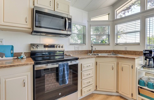 Nokomis House | 3 Mi to Nokomis Beach: Resort Home in Florida