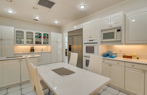 Winchester House | 3 Mi to the Strip - Las Vegas Estate w/Pool!