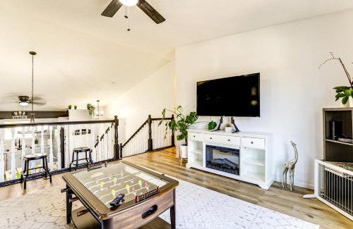 West Lincoln House | 3 Mi to UNL and Memorial Stadium Home with Large Yard