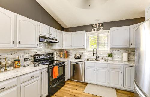 West Lincoln House | 3 Mi to UNL and Memorial Stadium Home with Large Yard