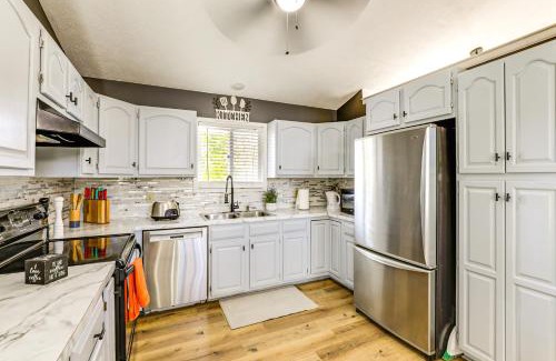 West Lincoln House | 3 Mi to UNL and Memorial Stadium Home with Large Yard