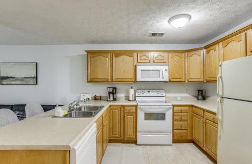 Morgantown Apartment | 3 Mi to WVU Condo with Deck in Morgantown