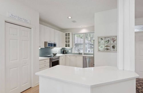 Fernandina Beach House | 3 Min Walk to Beach,Steps to Heated Pool,Golf & Lagoon View,Amelia island Plantation Resort