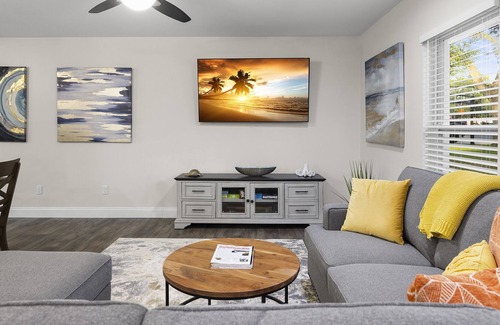 Harbor Bluffs House | 3 Mins to Beach~ Heated Pool~ Ping Pong~Pool Table
