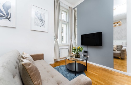 Prague 2 Apartment | 3 minutes walking to Wenceslav Square and Muzeum! Cozy Prague City Apartment.
