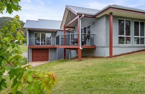 Bright House | 3 Peaks Rise Bright