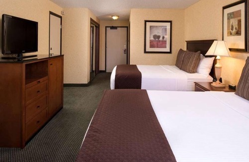 Tri-Cities Resort | 3 Pet-friendly Units Close to Gesa Carousel of Dreams! w/Onsite Pool, Parking
