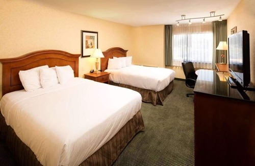 Wenatchee Resort | 3 Premium Units Perfect for Groups! Free Parking, Enjoy on the Pool!