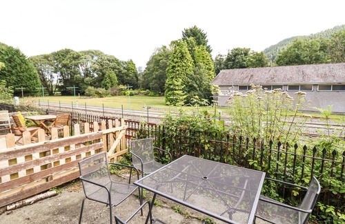 Betws-Y-Coed Cottage | 3 RAILWAY COTTAGES, family friendly, with open fire in Betws-Y-Coed