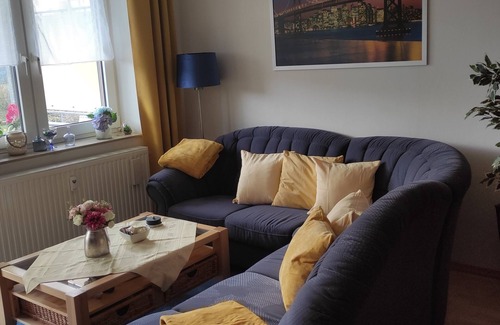 Region Hannover District Apartment | 3-Room non-smoking apartment with Kitchen and Balkony in Seelze with WiFi access