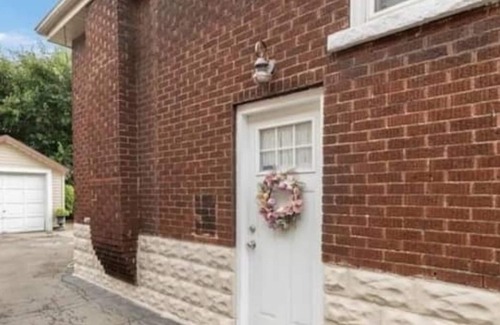 Hamilton House | 3 rooms at 150 Leinster : a home away from home