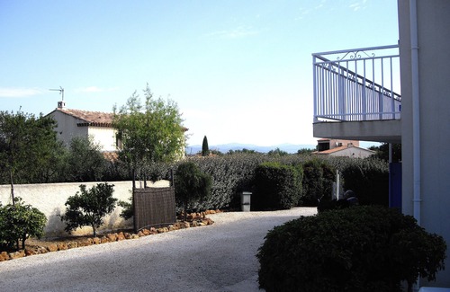 Giens Apartment | 3 rooms flat- ground floor of a cottage - 300 meters from the sea