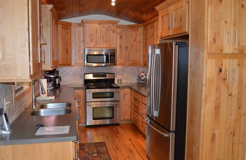 Swannanoa House | 3 Suites with Privacy and Great Mountain Views and Hot Tub