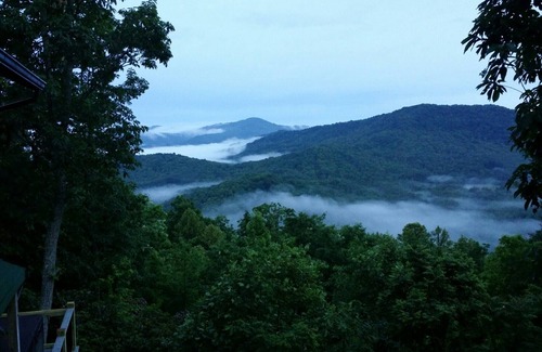 Swannanoa House | 3 Suites with Privacy and Great Mountain Views and Hot Tub
