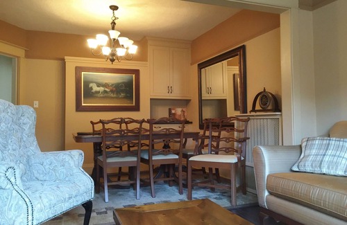 The Beaches Apartment | 3 to 60 day Executive Rental in Toronto's Famous 'Beach'