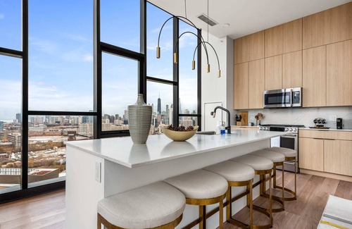 River West Apartment | 3 Top Notch Penthouses: Ideal for Large Groups